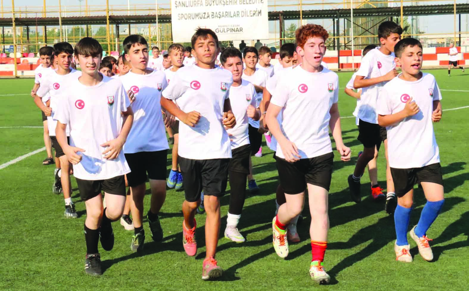 ŞANLIURFA BÜYÜKŞEHİR BELEDİYESİ BİNLERCE ÇOCUĞU FUTBOLLA BULUŞTURUYOR